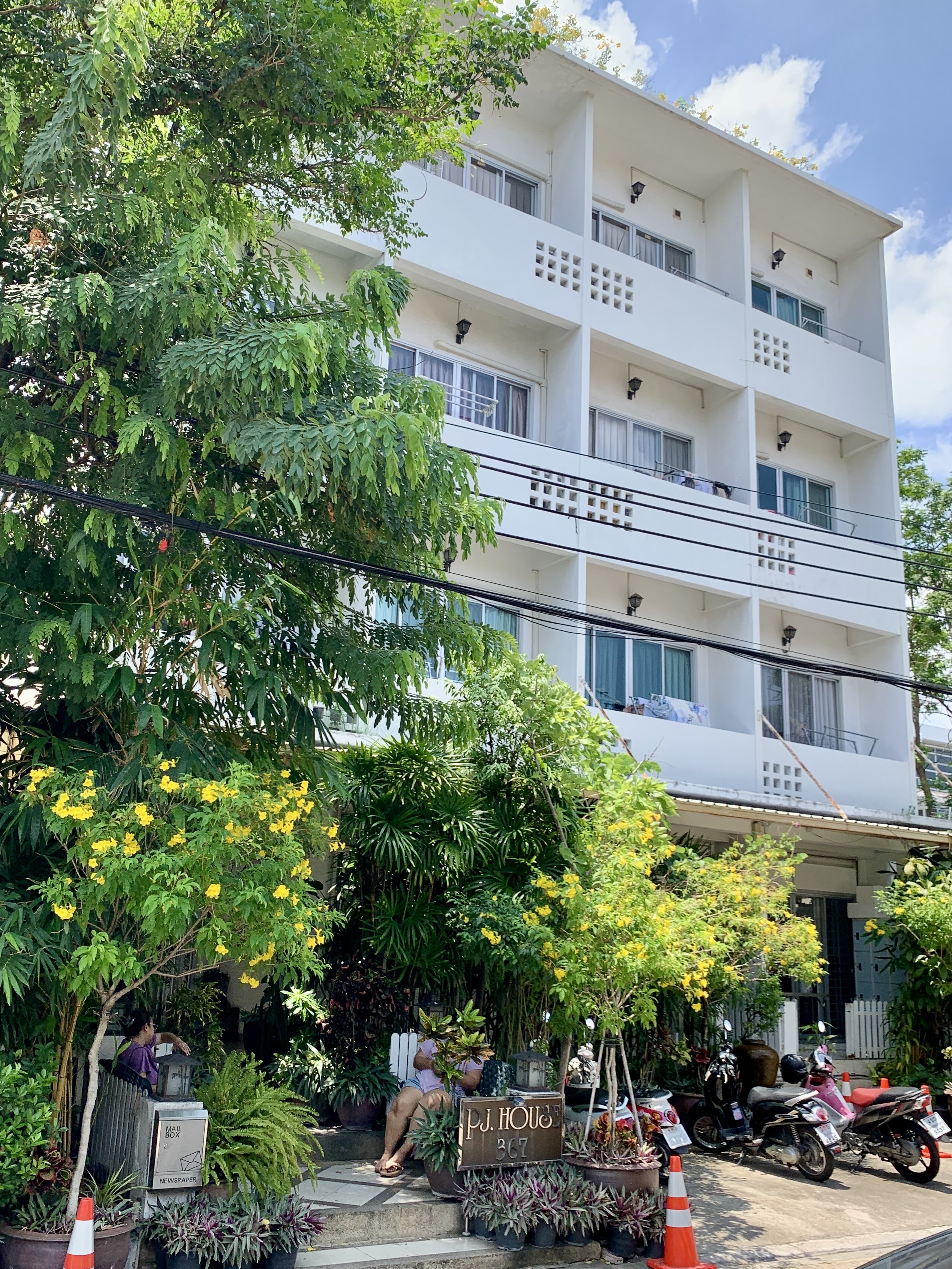 บรรยากาศร่มรื่น PJ House